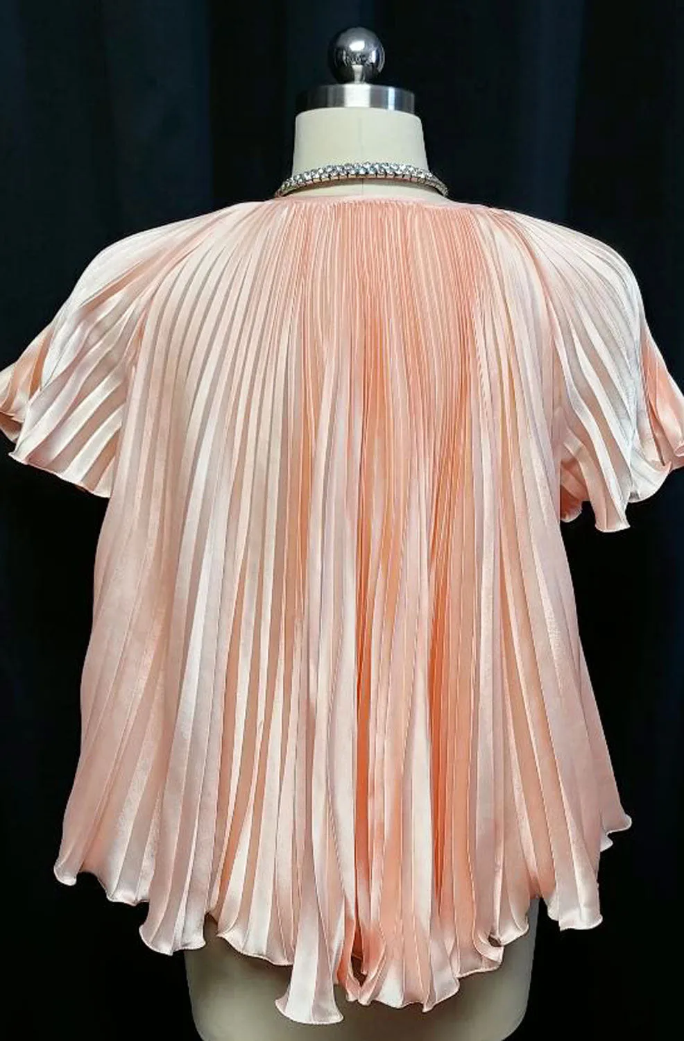 EXQUISITE VINTAGE' 60s / '70s GEORGETTE TRABOLSI PLEATED BED JACKET WITH BOW IN PEACH BLOSSOM